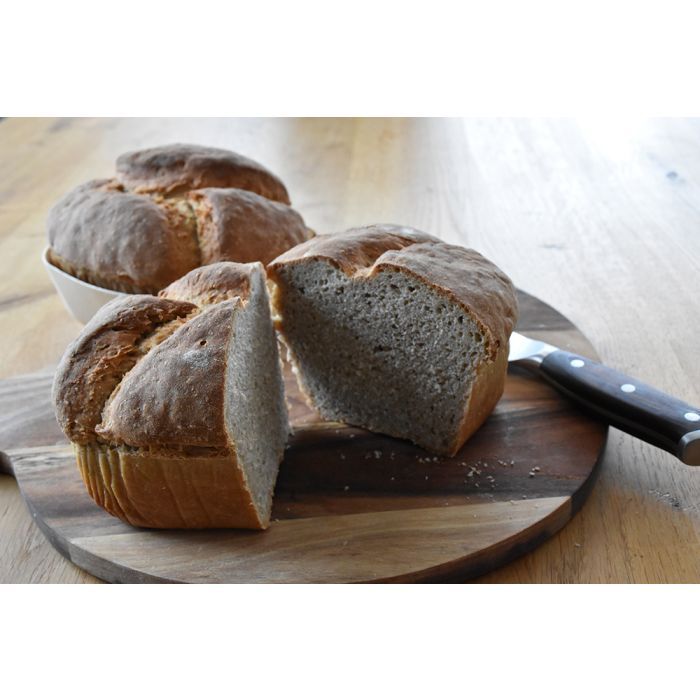 gebackenes Bauernbrot geschnitten