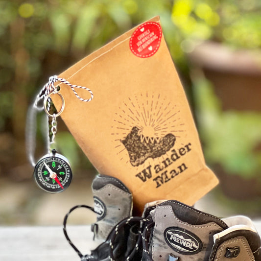 Geschenke für Wanderer: Ultimative Männer-Wander-Tüte