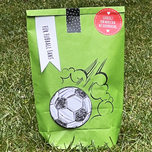 Fußball Wundertüte auf Rasen