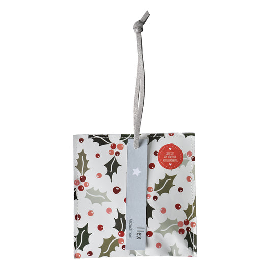 Ilex Saatgut am silbernen Band als Gruß zu Weihnachtszeit