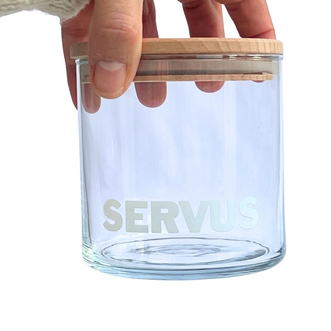 Glasdose"Servus"