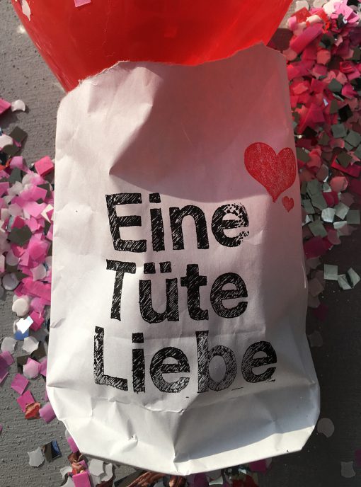 Verliebt in kleine Liebesbotschaften….Eine Tüte Liebe