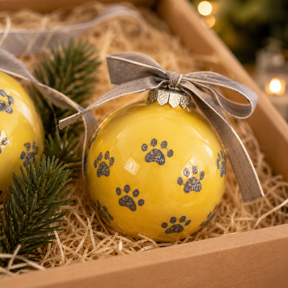 Weihnachtsbox für Hundeliebhaber mit Christbaumkugeln