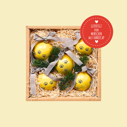 Weihnachtsbox für Hundeliebhaber mit Christbaumkugeln