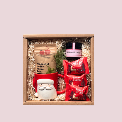 Weihnachtspräsent mit Weihnachtstasse