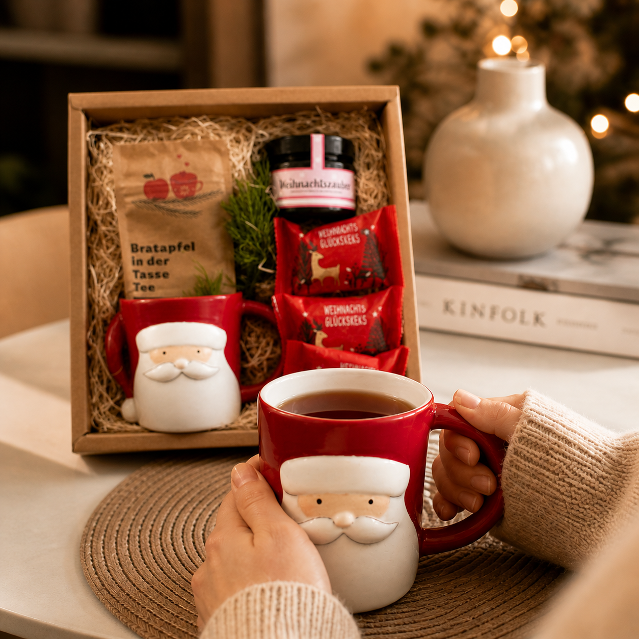 Weihnachtspräsent mit Weihnachtstasse