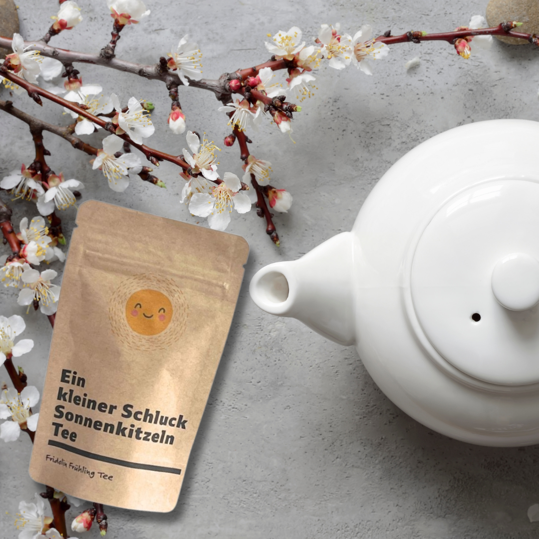 Ein kleiner Schluck Sonnenkitzeln Tee als Gute Laune Geschenk