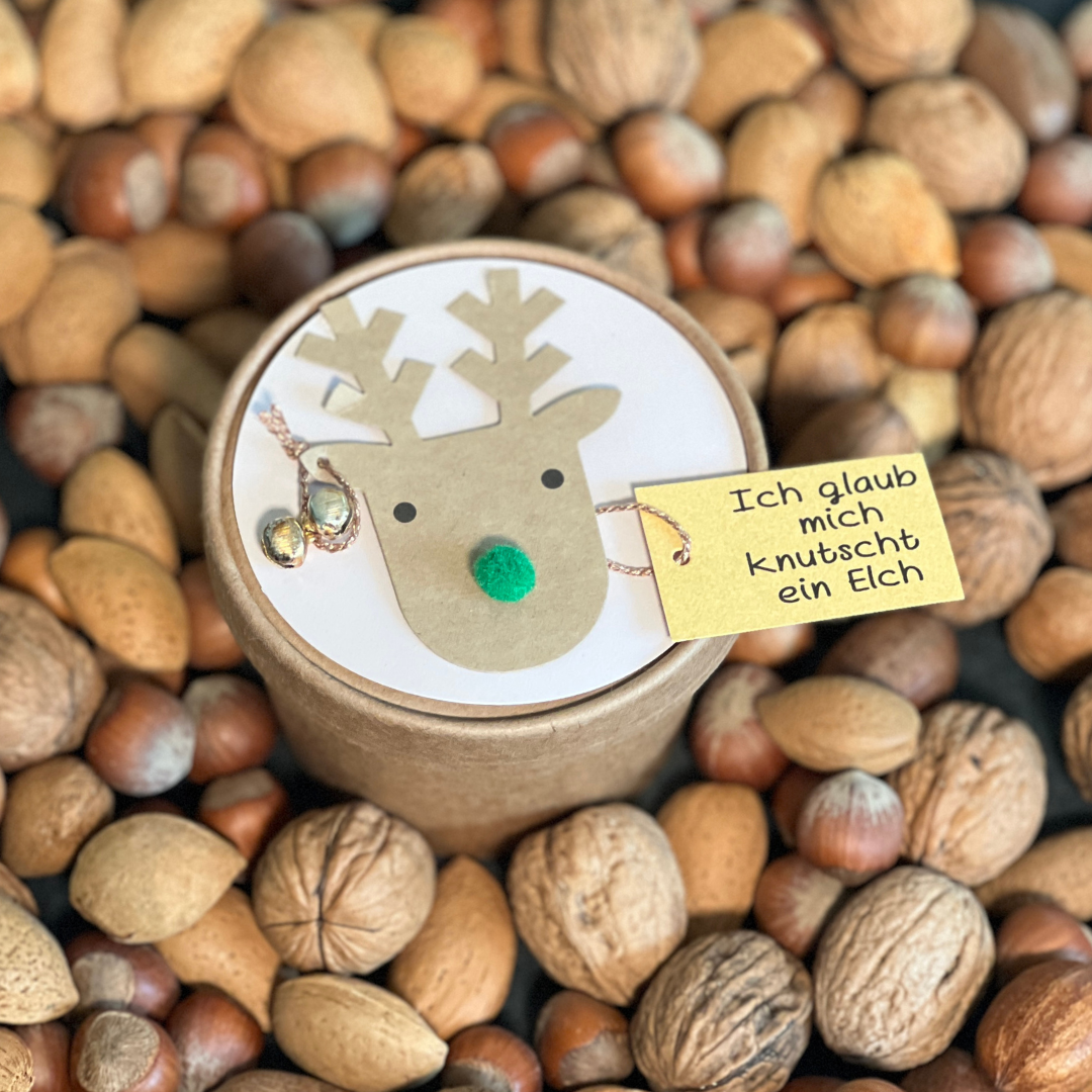 Rentierbecher gefüllt mit Tiramisubällen